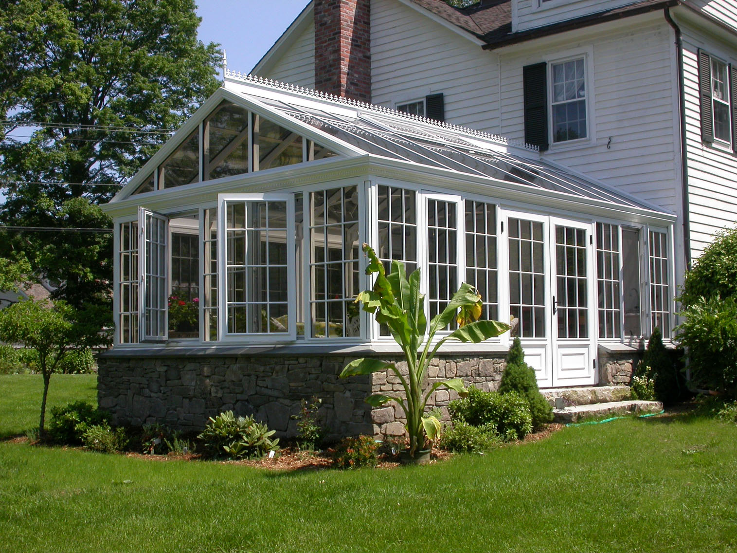 a-glazed-walkway-opens-up-the-side-of-a-house-works-really-well-to-extend-a-terrace-view-and