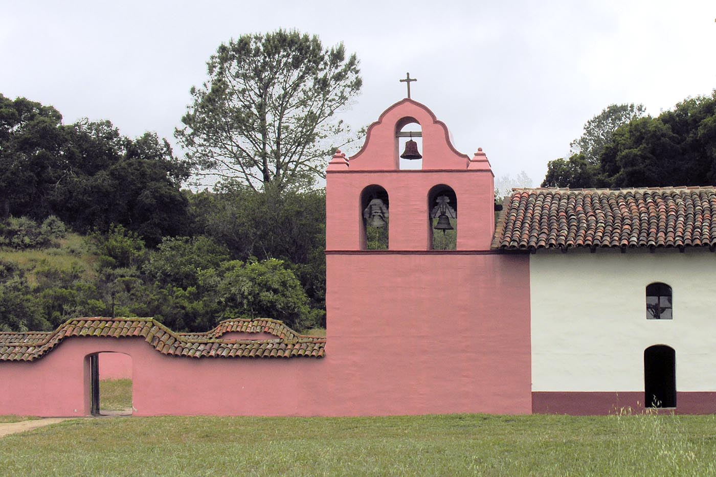 wallpaper-bollywood-actrests-2011-la-purisima-mission