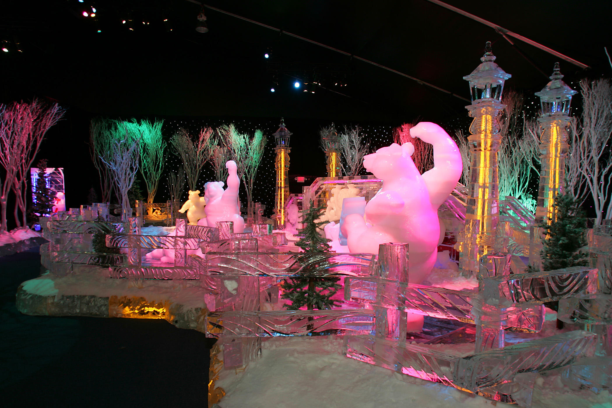 Gaylord Texan Resort Carves a Magical Winter Wonderland in ICE