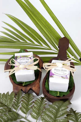 Hawaiian Wedding Favors on Up Their Receptions With Hawaiian Wedding Favors At Remembermaui Com