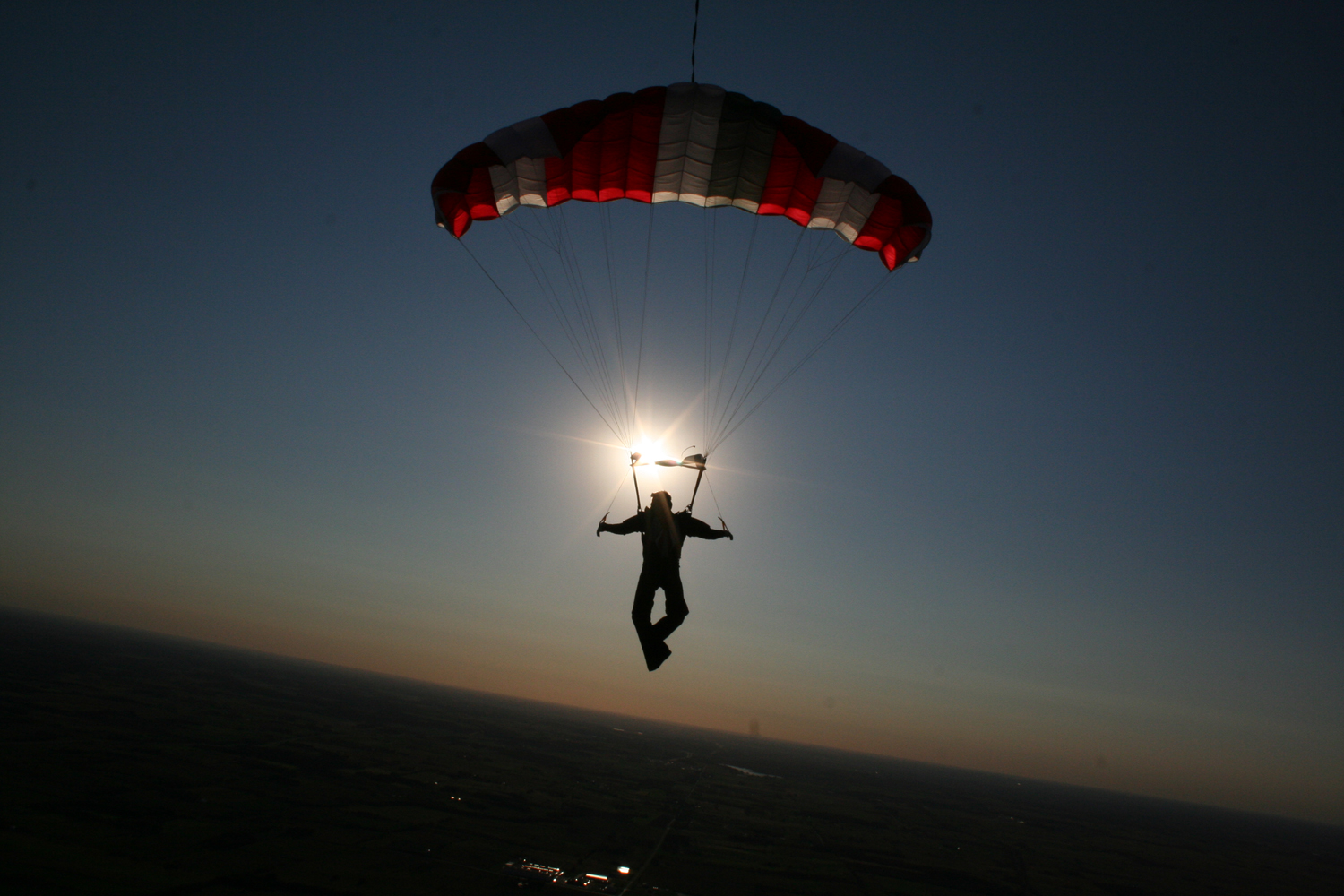 фото парашютиста в полете