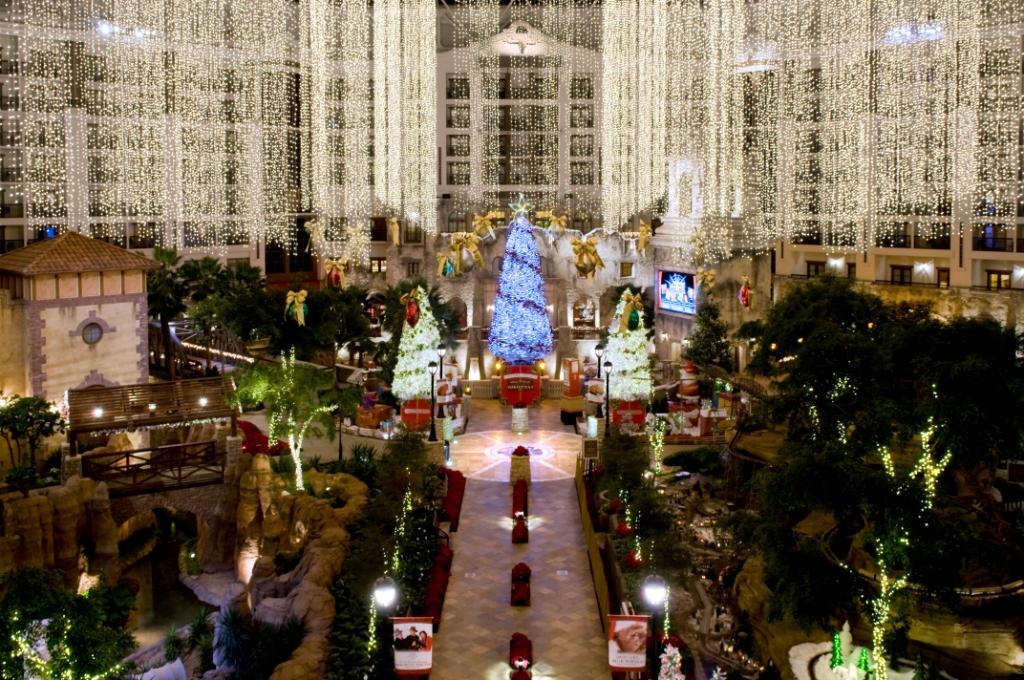 Gaylord Texan Tells the Timeless Tale of 'How The Grinch Stole