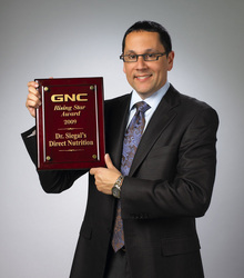 Matthew Siegal, CEO of Dr. Siegal&#039;s Cookie Diet, Accepts Award from GNC