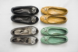 Wolky Ballet: A fashionable yet bunion-friendly ballet flat! You'll see that the vamp makes an inverse V enclosing the bunions without cutting into them