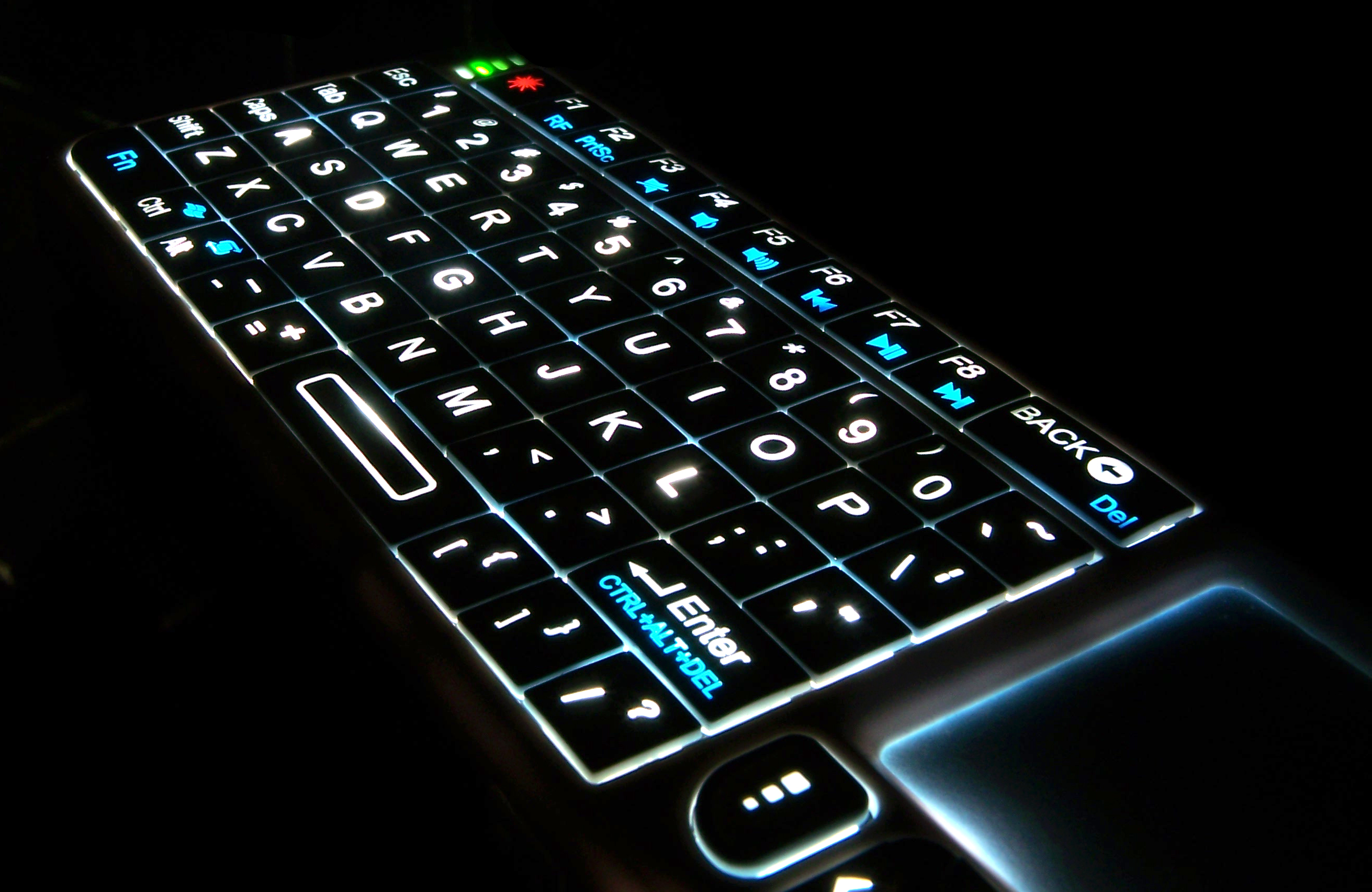 are there computer keyboards that light up