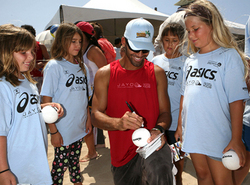 2009 JAYO Invitational Kids Clinic participants wait for an autograph.