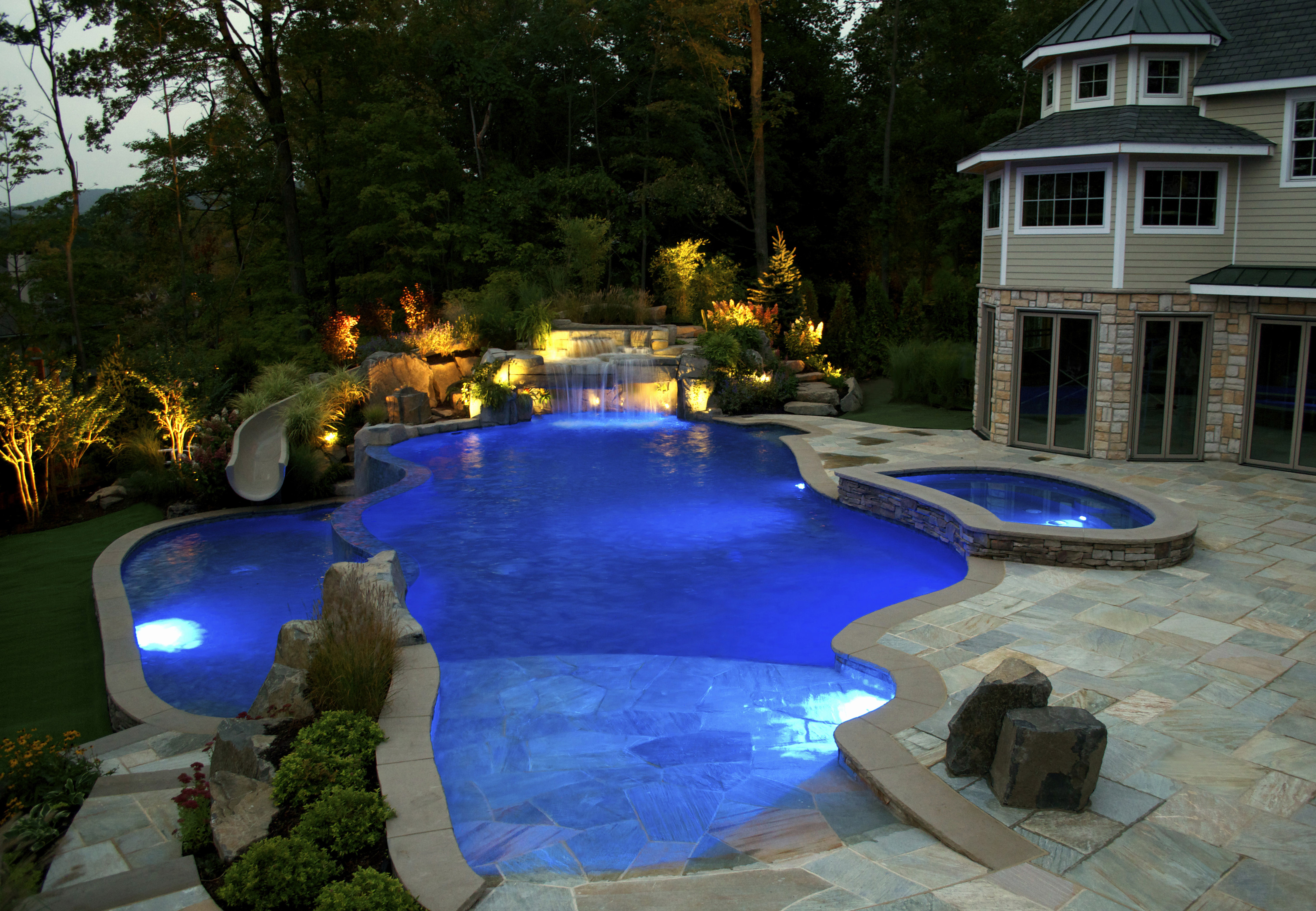 NJ Pool Company Debuts New Pool Features for Luxury Swimming Pools