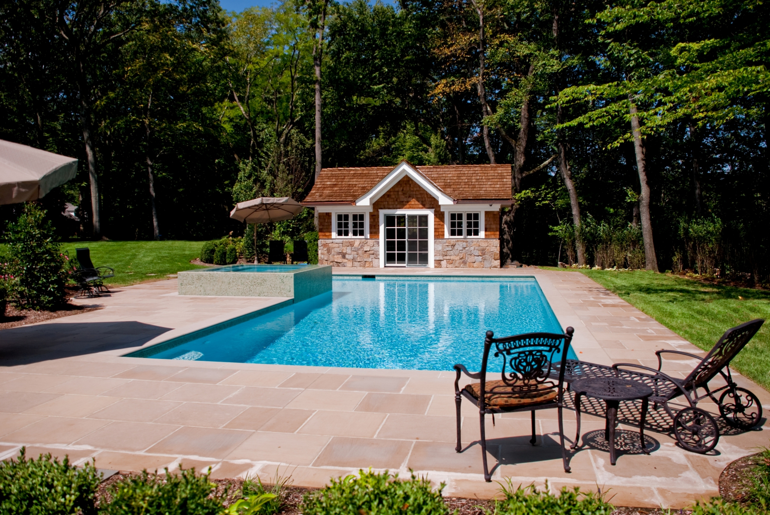 Nj perimeter overflow pool and spa by cipriano custom for Pool design garden