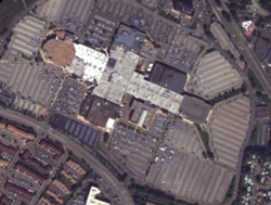 Traffic is Strong at US Malls This Holiday Season