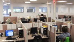 This is a picture of the call center floor at the Spokane location of Sound Telecom a provider of Sound Telecom inbound call center services, Sound Telecom bilingual contact center services, Sound Telecom Telemarketing Services, Sound Telecom Answering