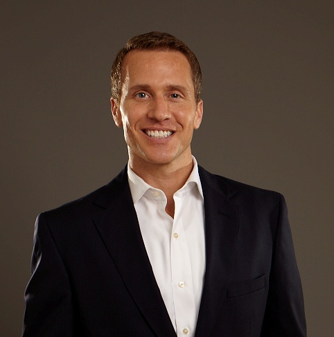 Bestselling Author, Navy Seal Eric Greitens Celebrates Paperback 