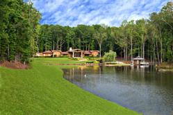 Grand Estates Auction Company, the industry leader for luxury real estate auctions, announces the sale of country legend Kenny Rogers’ The Lake House for $2.25 million on Tuesday, June 26th.