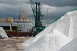 Salt ship unloading