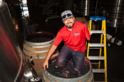 Veterans visit vineyard.