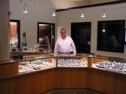 Burke and Bannayan Jewelers use SoLux Daylight Bulbs