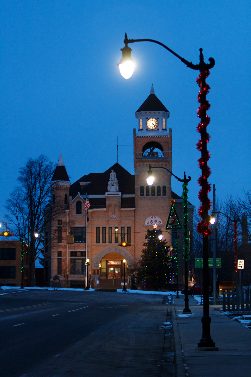 City of Crystal Falls Retrofits Downtown Light Fixtures with LED