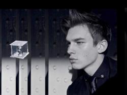 These fasteners feature an innovative flux quantum charge technology surpassing any magnetic accessory known today, men can easily wear Collar-Links on any collared shirt in order to fashion their collar multiple ways, going from button-down to a tab-coll