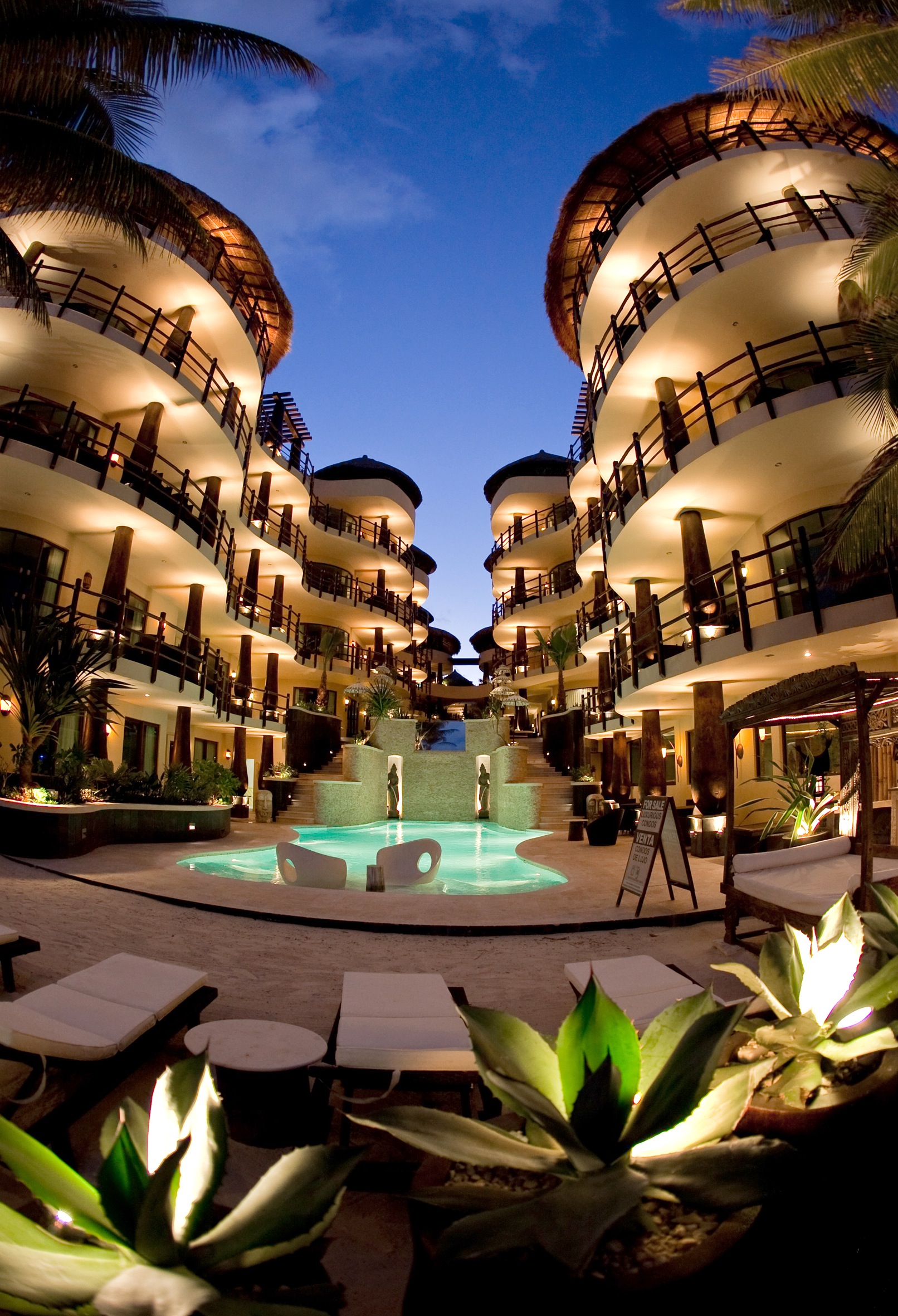 El Taj Oceanfront and Beachside Condo Hotel Voted in Top 25 Luxury