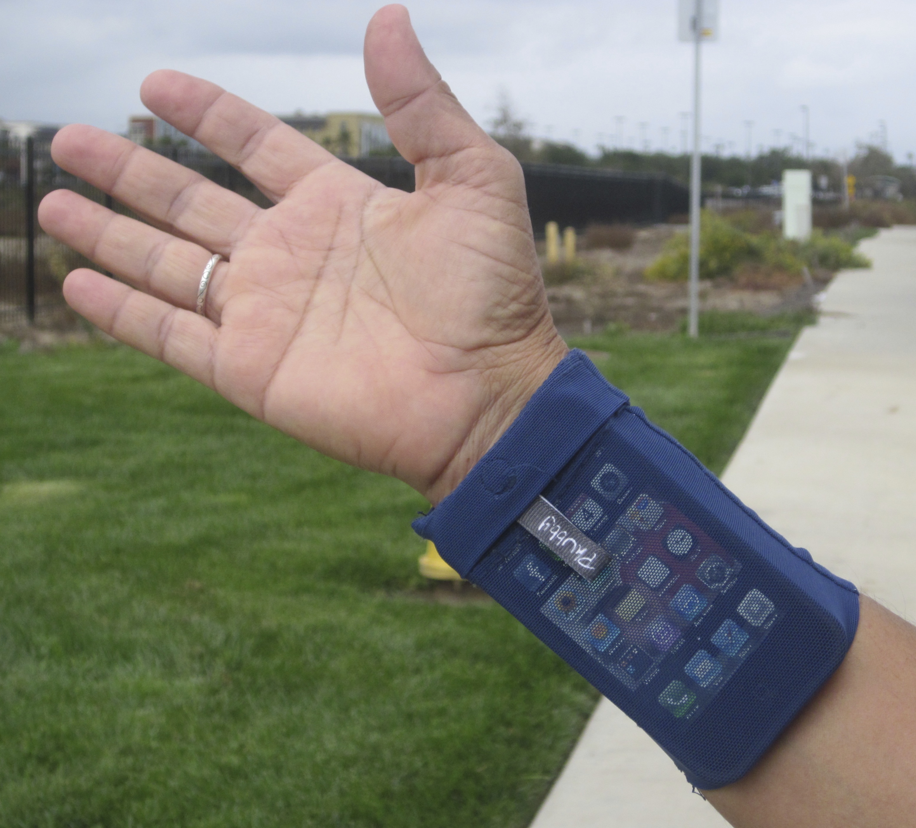 Phubby Wrist Cell Phone Holder Will Be Demonstrated At La Pine, Oregon
