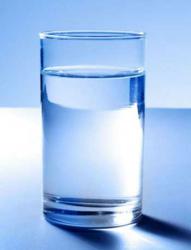 gI 125172 glass of water 350 Scott Tischler van Tischler Brothers Fitness onthult de 8 redenen waarom water zo belangrijk is