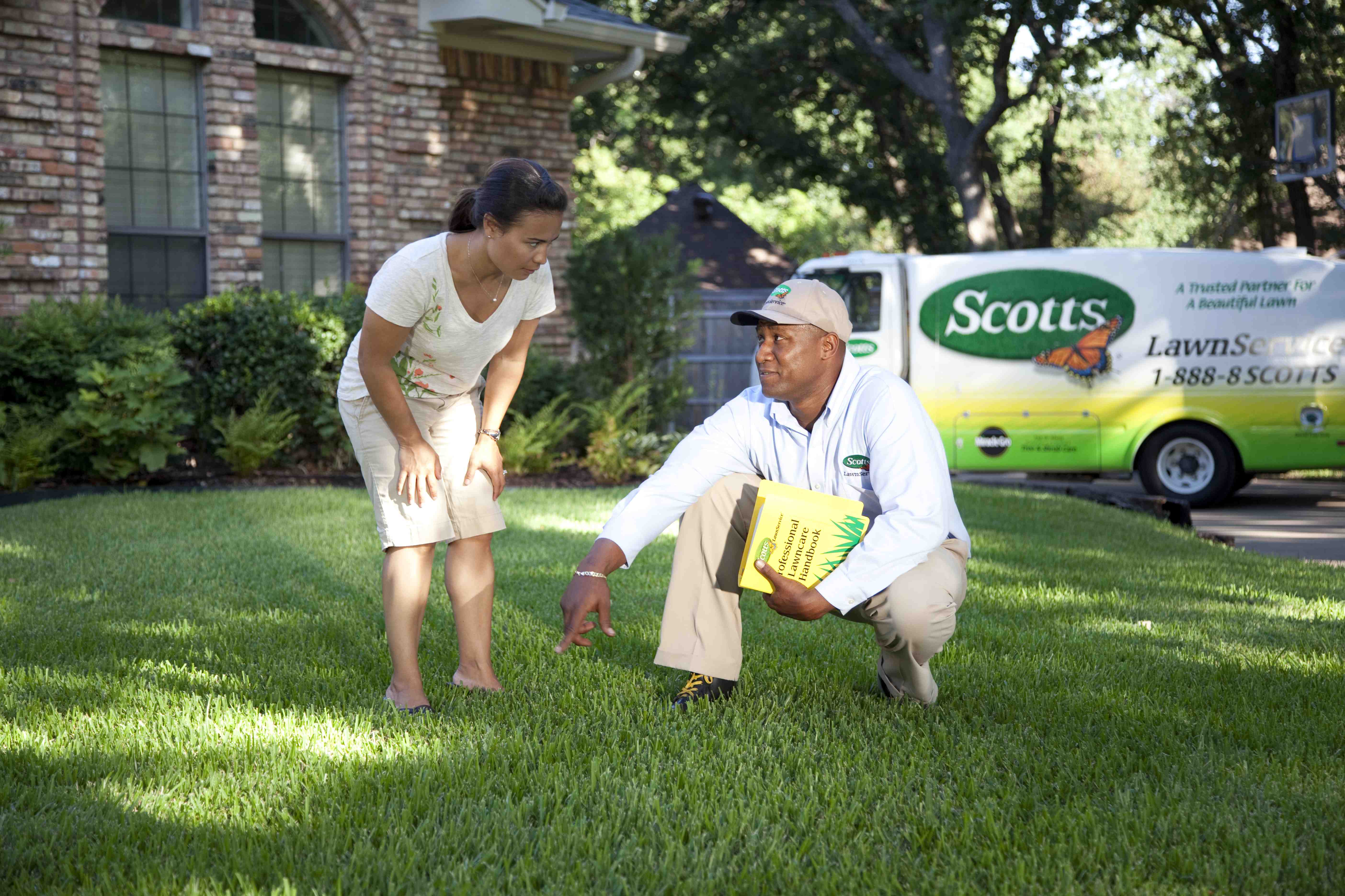 scotts lawn care service