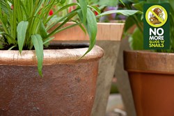 The striped copper and flexible adhesive allows the tape to mould and conform to uneven surfaces and awkward shapes, providing a clean, neat barrier that eliminates ugly creases. The flexi construction helps the adhesive gain 100% surface contact, creati