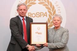 Lynne Masterson, QUENSH Manager, Weblight receiving RoSPA President's Award