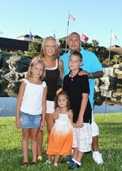 Adjustable Bed Recipient Steven Vargas with his Family