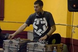 SAE Institute, one of the world’s first education programs to combine practical and theoretical curriculum in audio engineering, has campuses in New York, Los Angeles, San Francisco, Atlanta, Nashville,Chicago, and Miami. (http://www.sae-usa.com/)