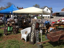 Hermann Missouri Fall Pumpkin Picket Marketplace and Antiques