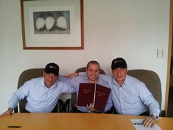 Atomic Wings Mexico Master Franchise Signing
