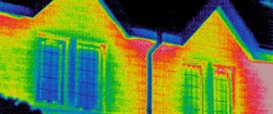 Heat sensitive photo of windows with and without energy saving blinds
