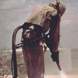 picture of man sandblasting, a risk of Silica exposure