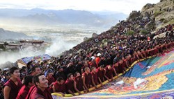 As the most popular Tibetan festival, Shoton Festival attracts thousands of Tibetans and tourists from far away.