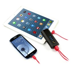 Extreme 5200 Duo Charging a Smartphone & Tablet