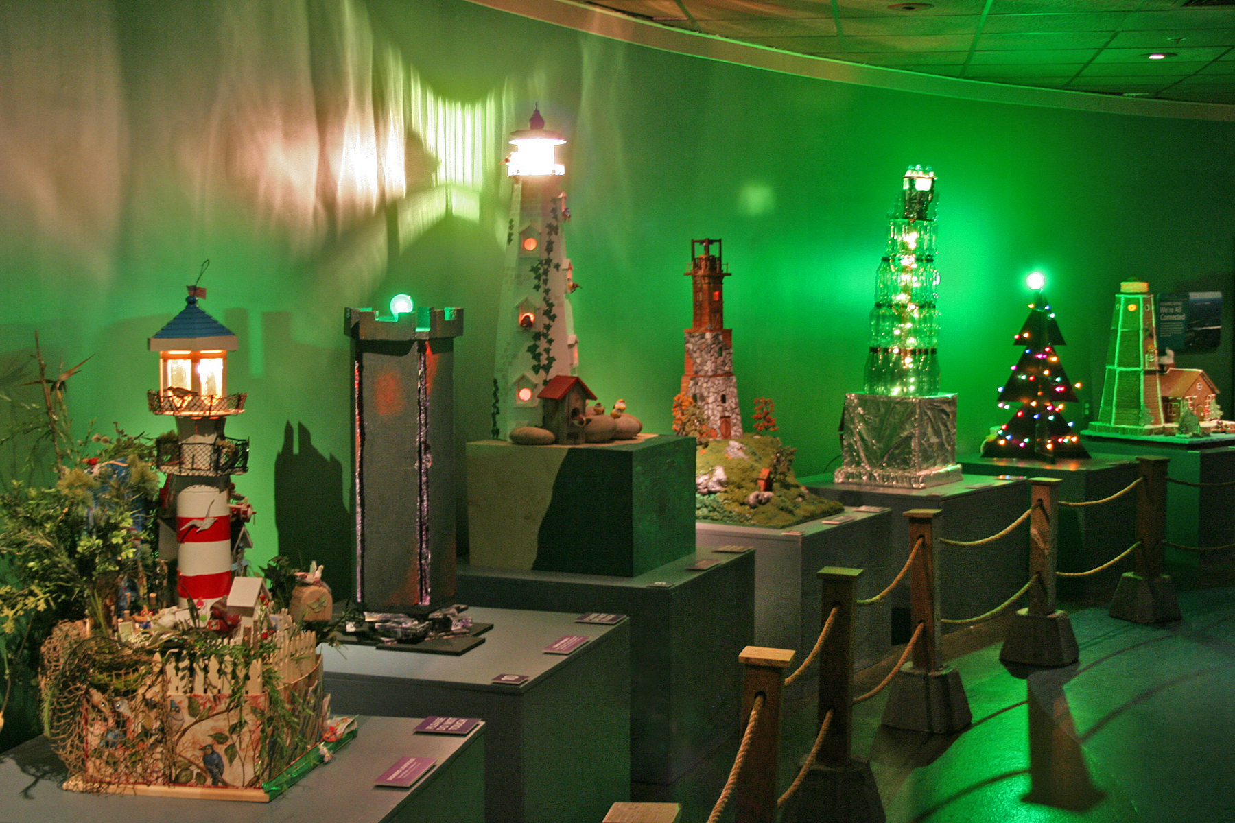 Holiday Visitors to Influence Maritime Aquarium "Lighthouse Contest"