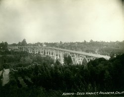 Historic photograph of the Colorado Street Bridge