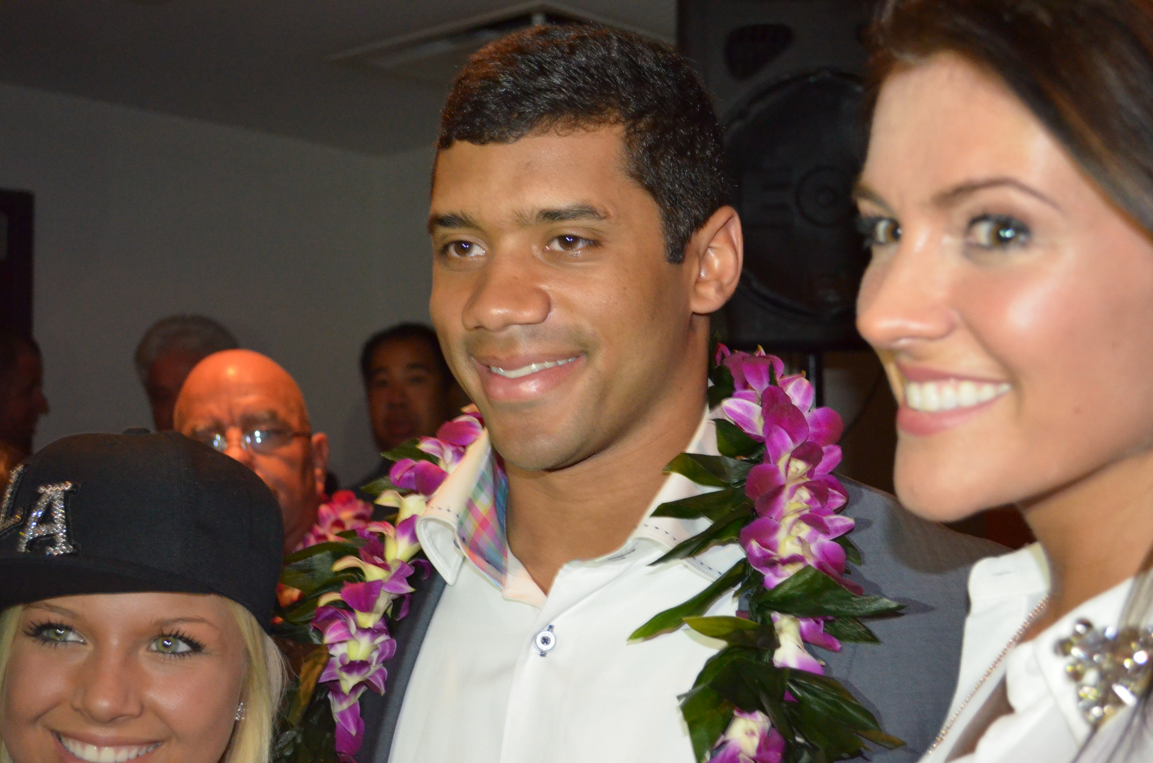 Hawaii Flower Lei Presents Lei to Super Bowl Star Russell Wilson of the