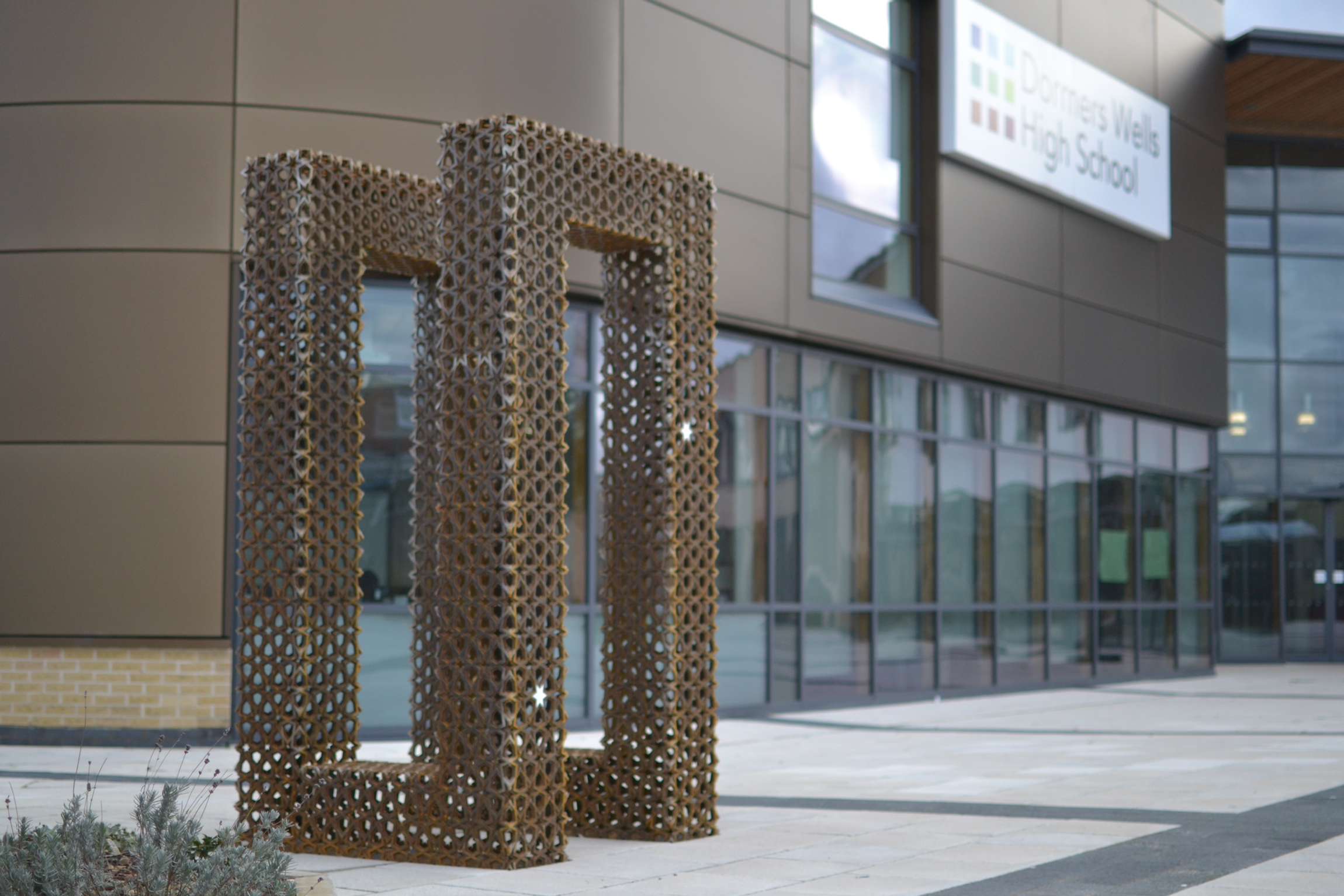Us Sculptor Unites A London Community With His Stars Like Dust