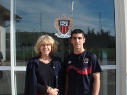  Ước mơ Pro bóng đá: EduKick Pháp - Michel Hidalgo học viện bóng đá cầu thủ trên thử nghiệm tại OGC tốt đẹp. 