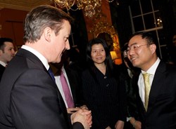 David Yin, Mindray International General Manager, meeting David Cameron