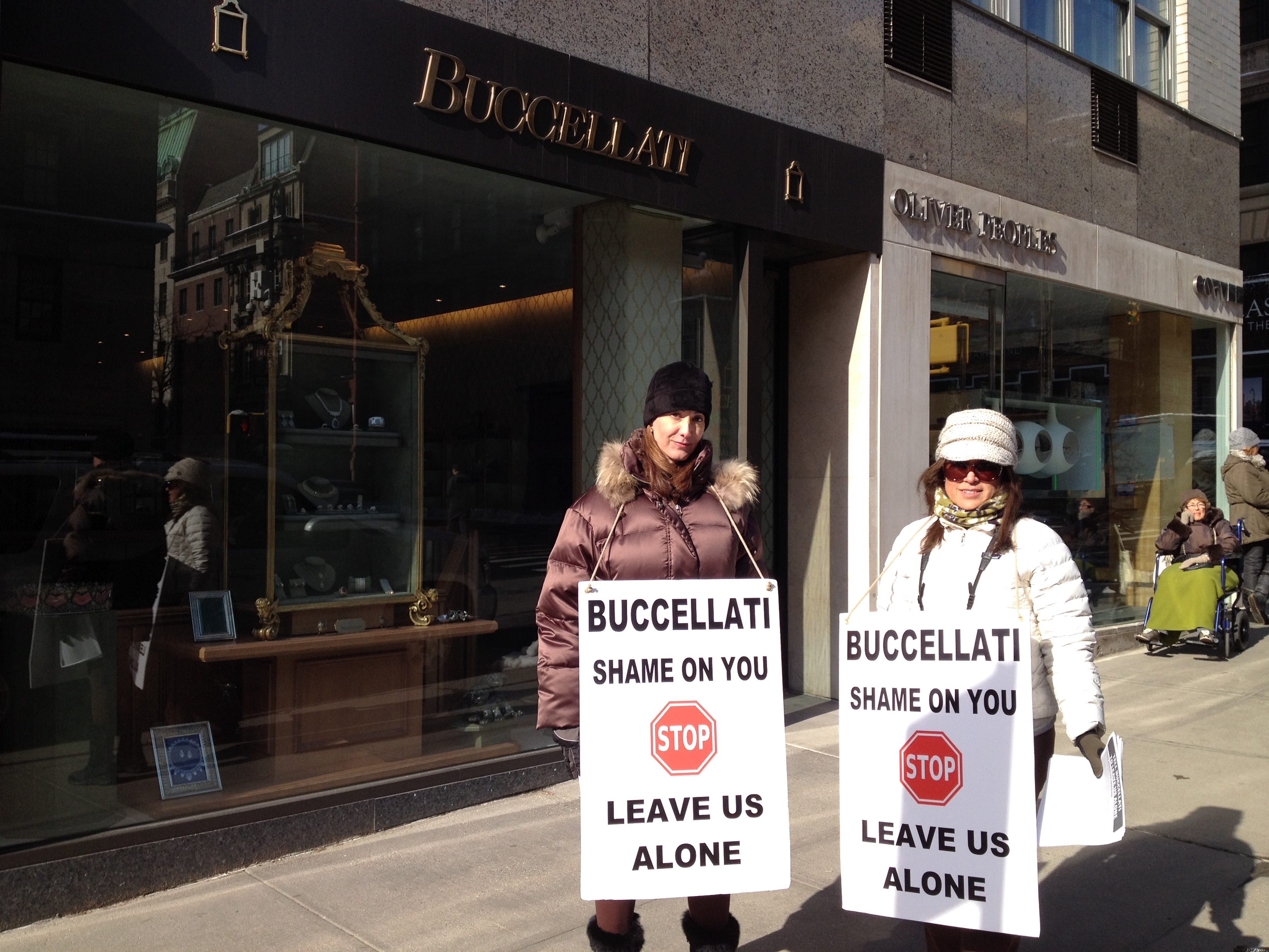 Laura Buccellati Pickets the Buccellati Jewelry Store in  