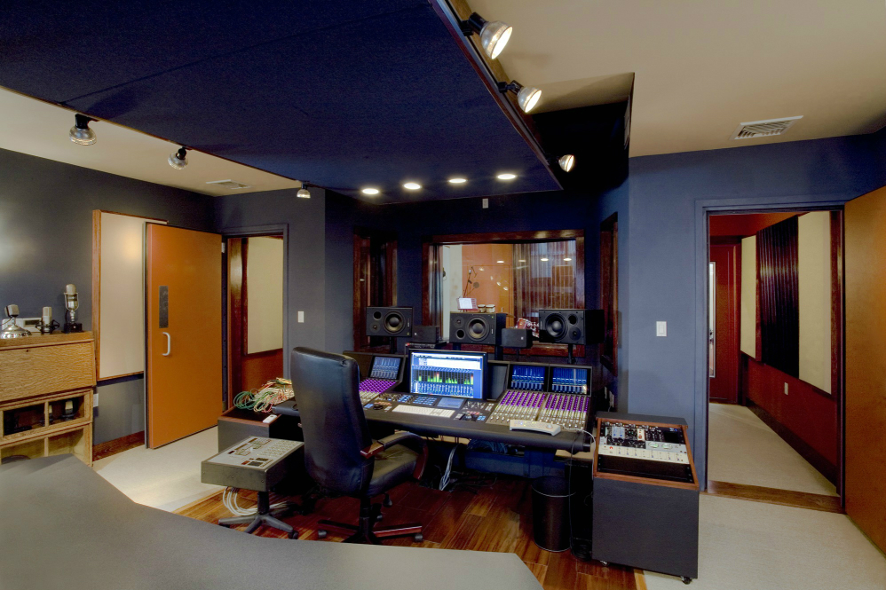 Recording Studio Owned by Graduate of SAE Institute Builds Bookings