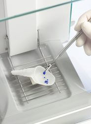 SmartPrep weighing funnel – more accurate solutions in half the time.