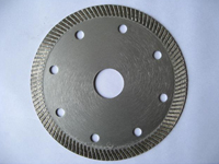 Ultra-thin diamond saw blade for the ceramic industry