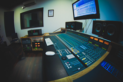 With campuses in NYC, L.A., San Francisco, Atlanta, Nashville, Chicago, and Miami, SAE's unique combination of practical and theoretical curriculum gives creative media arts pros a powerful competitive edge in their career pursuits. (USA.SAE.edu)
