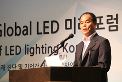 Picture 1: Professor Shuji Nakamura at “LED: Present and Future” at Global LED Forum 2014 in Seoul, Korea on 9/25