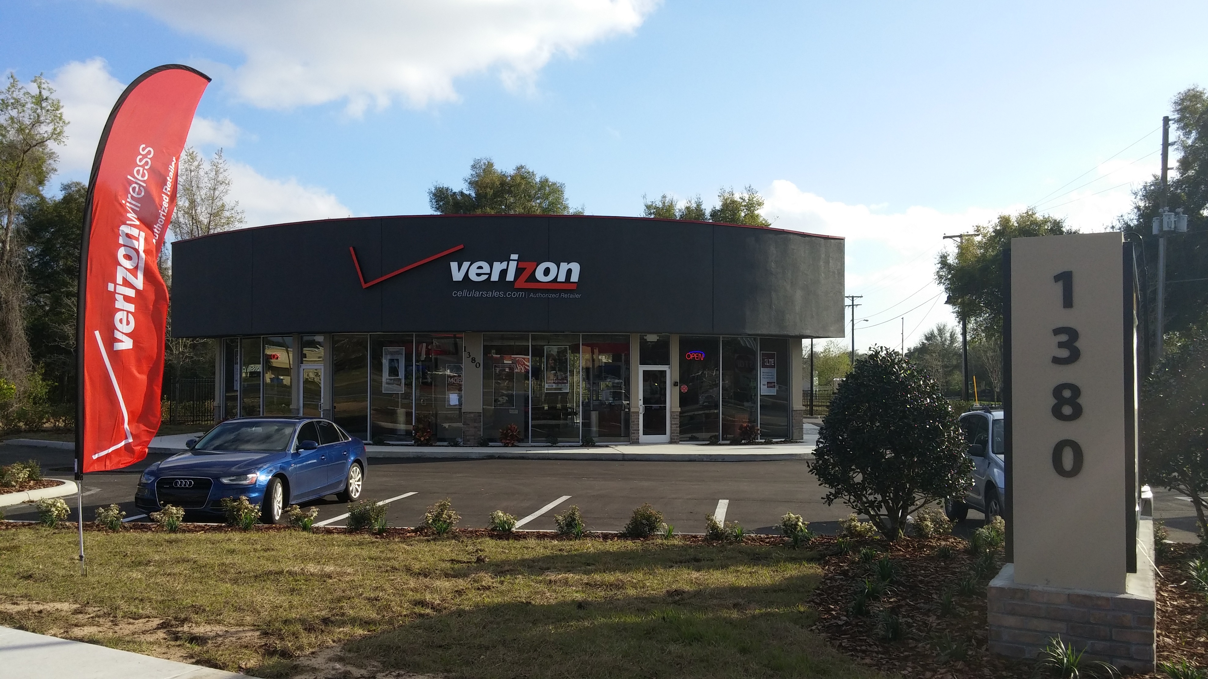 Cellular Sales Opens Store in Apopka