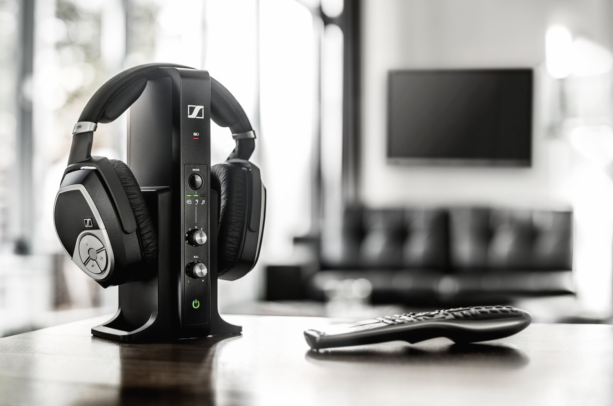Sennheiser RS 195 The first high quality wireless headphones to tackle