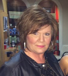 Atlanta Hairstylist Mitzi Lynn